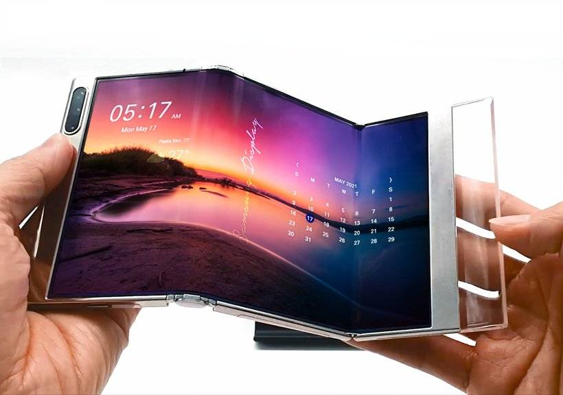 一个大屏幕,但缺点是该设备在折叠时非常厚,相当于   个普通智能手机