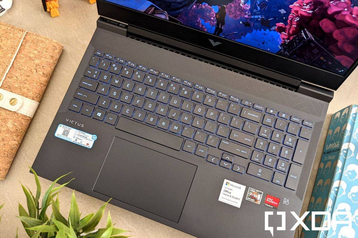 Victus-gaming-laptop-keyabord-deck