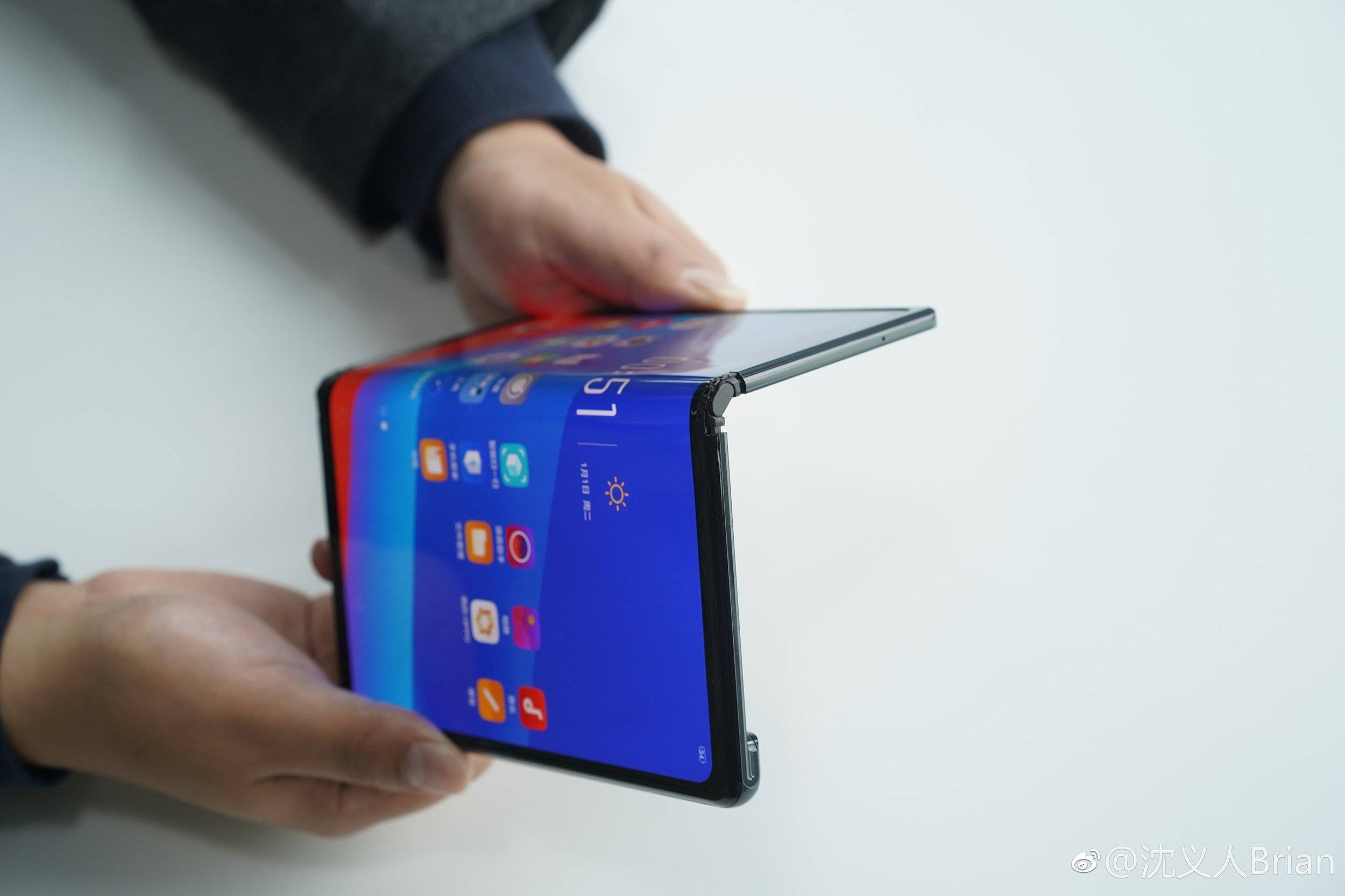 oppo-foldable-phone-prototype-1