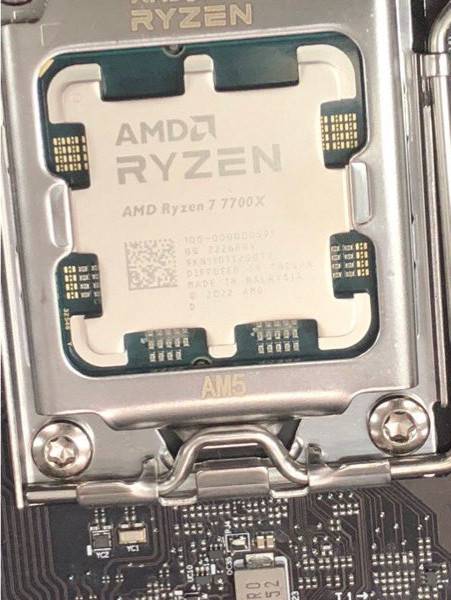 1660741335_amd_ryzen_7_7700x_leak_souce-_anandtech_forum