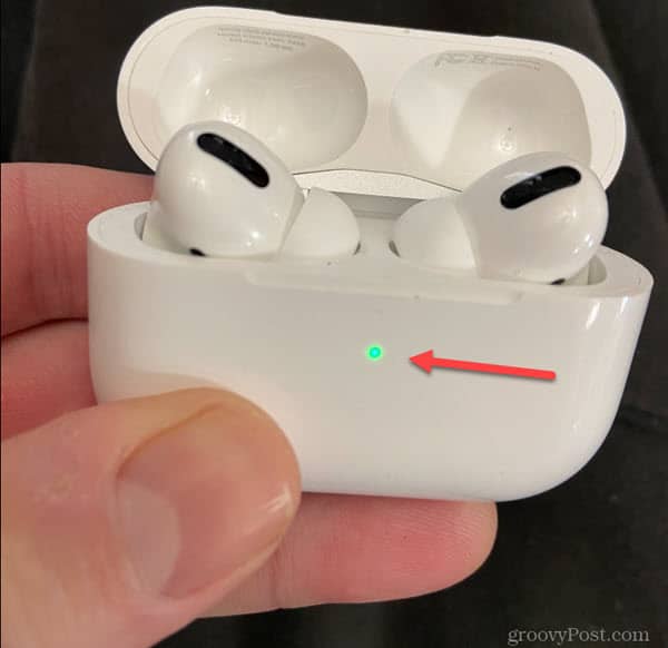 1-AirPods-Pro-Light-Indication